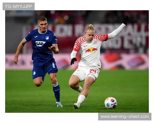 德甲联赛：球队实力对比与赛季走势分析，焦点球员与战术发展探讨